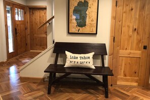 Dollar Point Coates Entry Bench