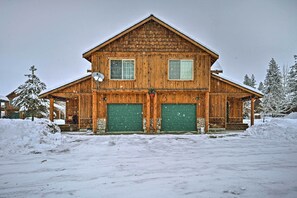 Escape to 'All Seasons Retreat,' a Winthrop vacation rental townhome.