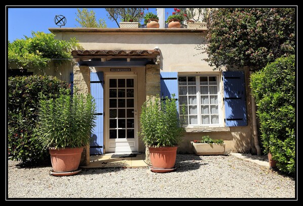 Front Entry into Lounge