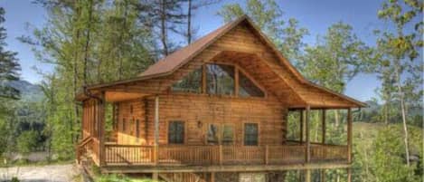 Deep Creek Overlook Cabin . One mile to Great Smokys National Park . 