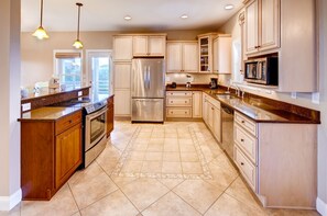 26234-Rampart-House-010516-print-006-5--Kitchen-4200x2781-300dpi