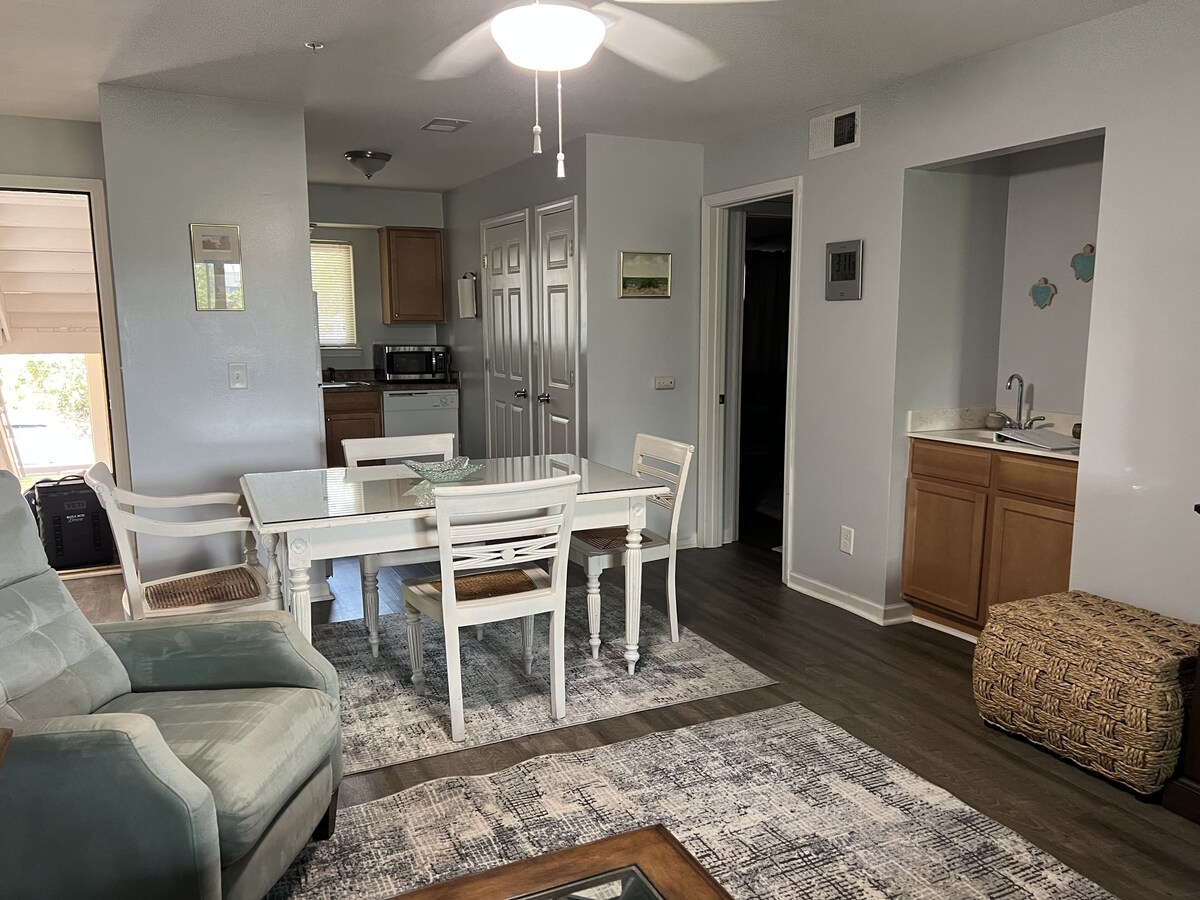 2 Bedroom Condo, Private Porch With Marsh View. Great Beach And Recreation Geta