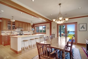 Breakfast bar and Dining table