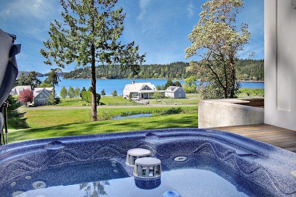 Relax in the hot tub and take in the views of Westcott Bay

(No water access)