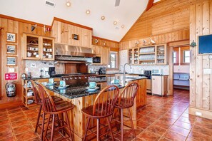 surf-or-sound-realty-seven-cousins-cottage-603-kitchen-1