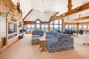 surf-or-sound-realty-seven-cousins-cottage-603-great-room-6