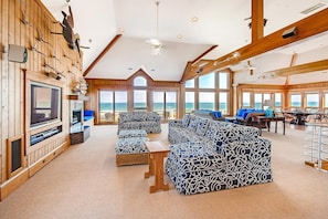 surf-or-sound-realty-seven-cousins-cottage-603-great-room-6