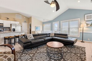 SS47: Vacation Station | Top Level Living Area