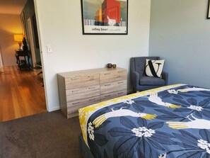 Queen room