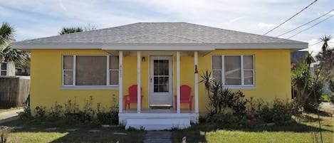 Welcome to New Smyrna Beach CB's Beach House
steps to the beach :O)