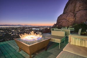 Relaxing firepit w/ cozy luxury patio seating & amazing views