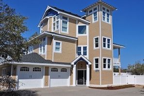 CC281: Barefoot At The Banks | Front Exterior