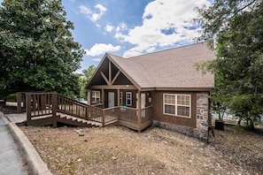 Cabin Exterior | 840 Sq Ft | Direct Lake Access | 4 Mi to Silver Dollar City