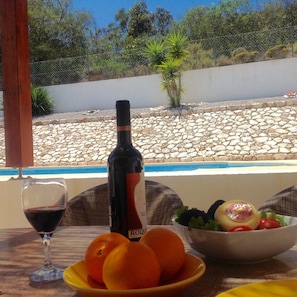 Enjoy local produce in a perfect setting 