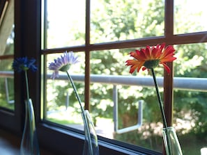 Ferienwohnung Kummerower See, 80qm, 2 Schlafzimmer, max. 7 Personen-Blumendekoration
