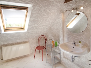 Ferienwohnung Kummerower See, 80qm, 2 Schlafzimmer, max. 7 Personen-Bad und WC