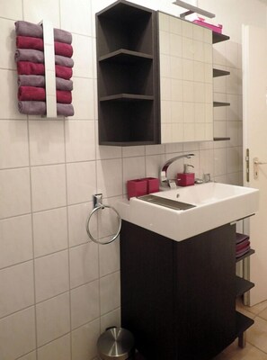 Ferienwohnung 50qm, 1 Schlafzimmer, 1 Wohn-/Schlafzimmer max. 4 Personen-Bad