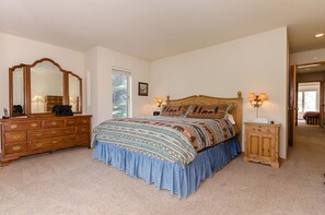 Bedroom 1 - King bed