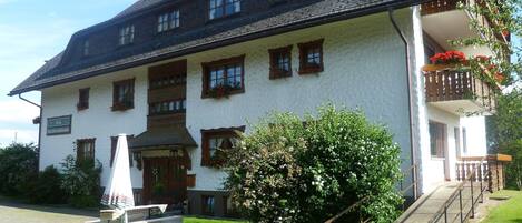 Gasthof Straub mit Ferienhaus Anita, (Lenzkirch-Kappel), LHS 02571-Gästhaus Anita mit Ferienwohnungen und Apartementes