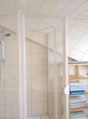 Ferienwohnung Wiedmann, 62qm, 2 Schlafzimmer, max. 5 Personen-Badezimmer mit Dusche