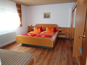 Ferienwohnung 1, 55qm, 1 Schlafzimmer, 1 Wohn-/Schlafzimmer, max. 5 Personen