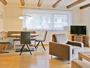 3-Zimmer-Appartement (Leibgedinghaus / EG bzw. 2. OG), 73qm, 2 Schlafzimmer, max. 5 Personen-Wohnzimmer EG