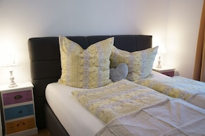 3. Ferienwohnung "Feldberg" mit 65qm, 2 Schlafzimmer für max. 5 Personen-Schlafzimmer 2