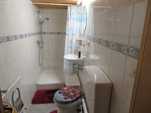 Ferienwohnung 2, 70qm, 2 Schlafzimmer, max. 6 Personen-Dusche/WC