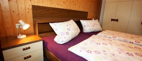 Ferienwohnung Erdgeschoss, 70qm, 2 Schlafzimmer, max 4 Personen-Schlafzimmer