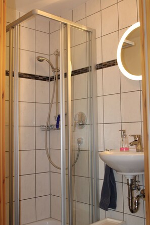 Studio-Apartment Tal, 30 qm, max. 2 Personen-Badezimmer