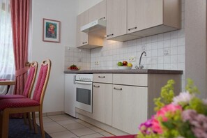 Ferienwohnung Typ B, 40qm, 1 Schlafzimmer, max. 3 Personen-Typ B22, Küchenzeile