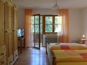 Ferienwohnung Bergfranzenhof, 120qm, Balkon, Terrasse, 3 Schlafzimmer, max. 6 Personen