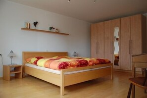 Ferienwohnung 85qm, 2 Schlafzimer, max. 4 Personen-Schlafzimmer mit Doppelbett