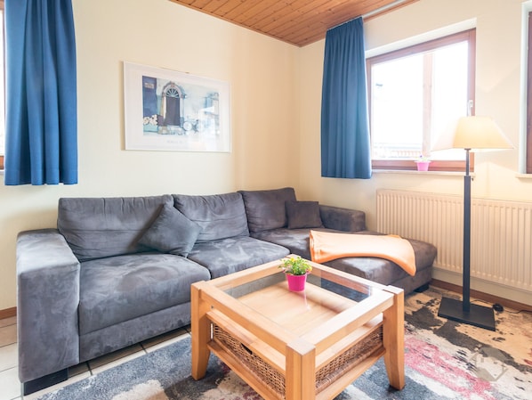 Ferienwohnung Veilchen 65qm, 2 Schlafräume, max. 4 Personen-Couch