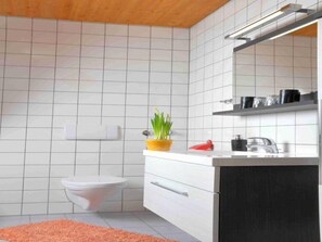 Ferienwohnung Veilchen 65qm, 2 Schlafräume, max. 4 Personen-Badezimmer