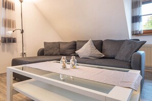 Ferienwohnung Nr. 3, Bergblick, 70qm-Photo, INSIDE, OUTSIDE