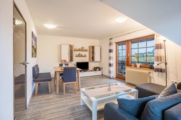 Ferienwohnung Nr. 3, Bergblick, 70qm-Photo, INSIDE, OUTSIDE