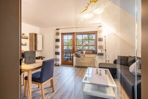 Ferienwohnung Nr. 3, Bergblick, 70qm-Photo, INSIDE, OUTSIDE