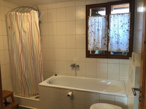 NR-Ferienwohnung, 35qm, 1 Wohn-/Schlafraum, max. 2 Personen-Dusche und Badewanne