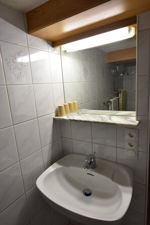 Ferienwohnung Adler, 40qm, 1 Schlafzimmer, max. 2 Personen-Bad