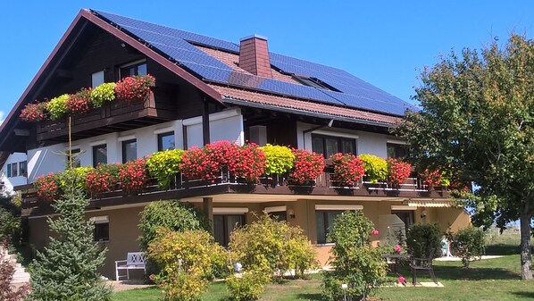 Ferienwohnung West, 44 qm, 1 Schlafzimmer, max. 2 Personen-Unser ruhig gelegenes Haus