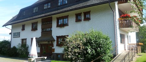 Gasthof Straub mit Ferienhaus Anita, (Lenzkirch-Kappel), LHS 02571-Gästhaus Anita mit Ferienwohnungen und Apartementes