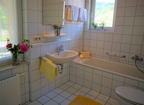 Kurparkhotel Griesbach: Appartement, 45qm, max. 3 Personen-Badezimmer