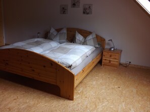 Ferienwohnung "Kapfblick", 40qm, 1 Schlafzimmer, 1 Wohn-/Schlafzimmer, max. 5 Personen-Doppelbett im Schlafzimmer