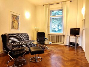 Ferienwohnung Classic, 60qm, 1 Schlafzimmer, max. 4 Personen-Appartement Classic, Wohnzimmer nch Nord