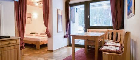 Ferienwohnung 3 Tanne, 43qm, 2 Schlafzimmer, max. 4 Personen-Ferienwohnung 3 "Tanne" Wohnbereich