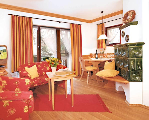 Ferienwohnung, 57qm, 2 Schlafzimmer, max. 3 Personen-Kachelofen