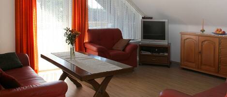 NR-Ferienwohnung mit 86qm, 2 Schlafräume, max. 4 Personen-Wohnzimmer