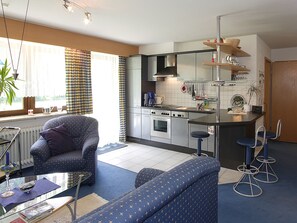 Ferienwohnung 4, 50 qm, 1 Schlafzimmer und 1 Wohn/Schlafraum, max. 3 Personen-Wohnbereich