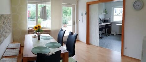 EG-Ferienwohnung, 86 qm, 1 Wohnzimmer, 1 Schlafzimmer, max. 4 Personen-Esszimmer